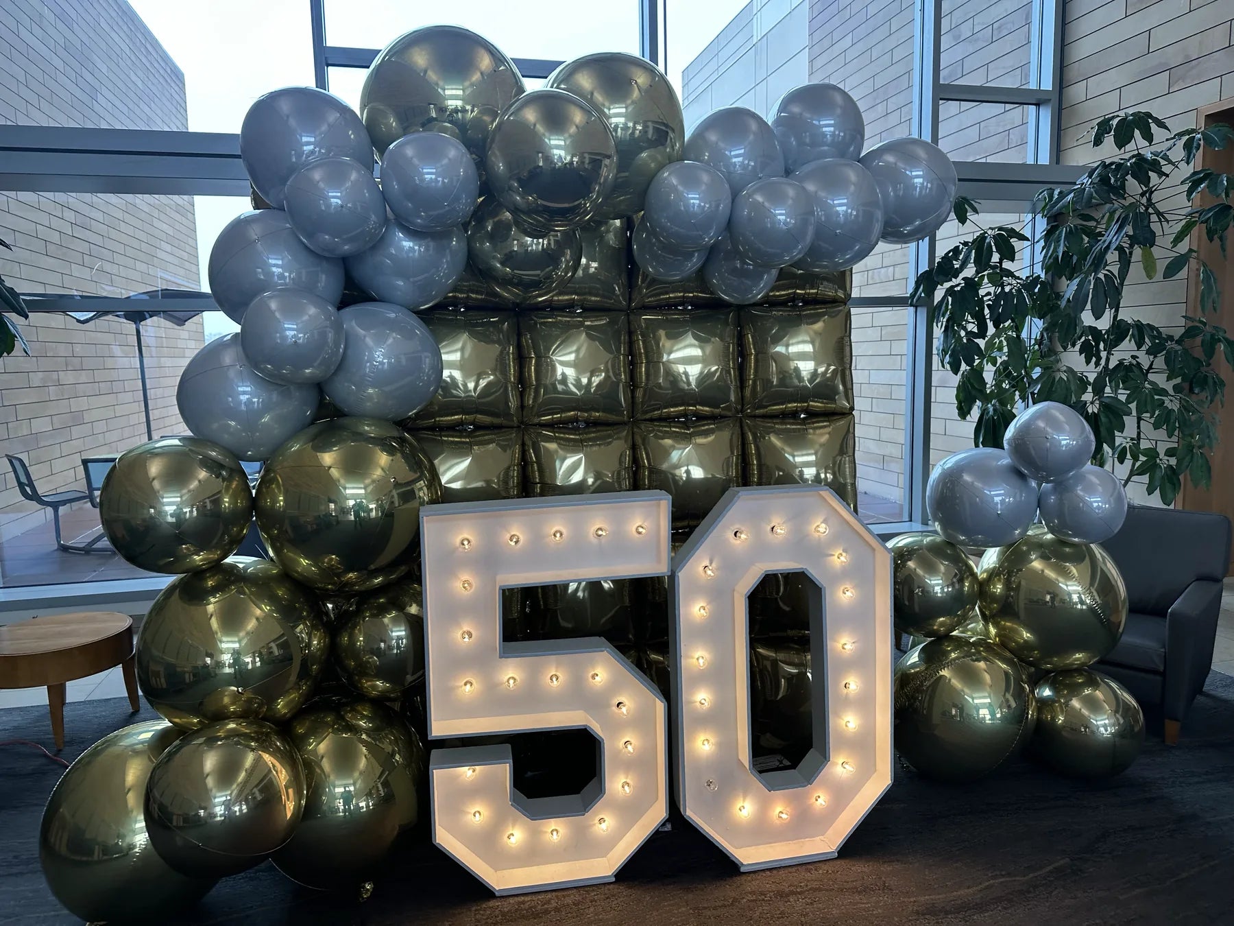 Locally Twisted custom balloon design
