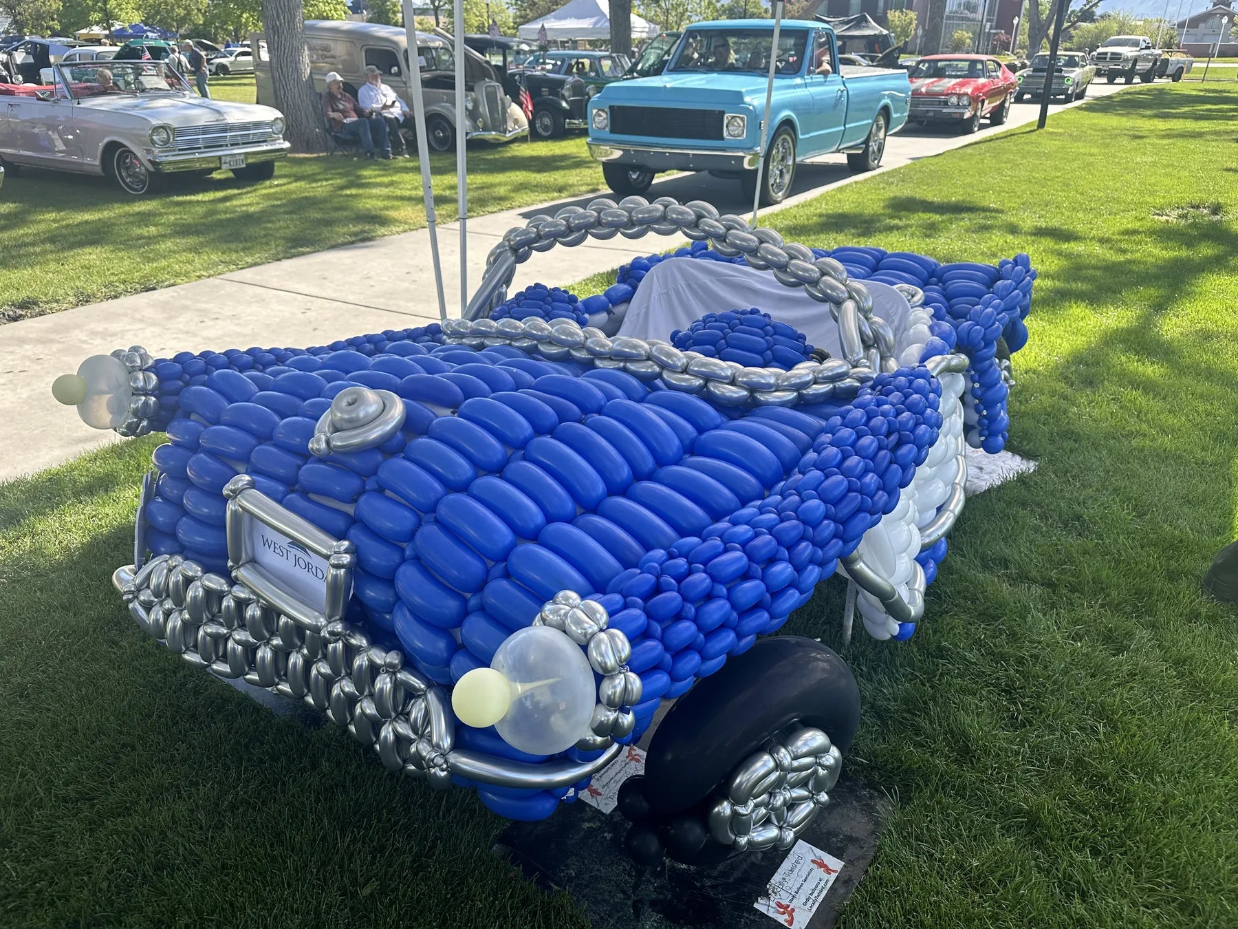 Locally Twisted custom balloon design